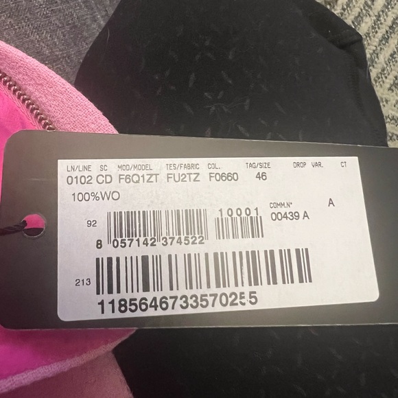 Dress by Dolce and Gabbana - Picture 4 of 7